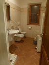 il-bagno-con-doccia-wc-e-bide